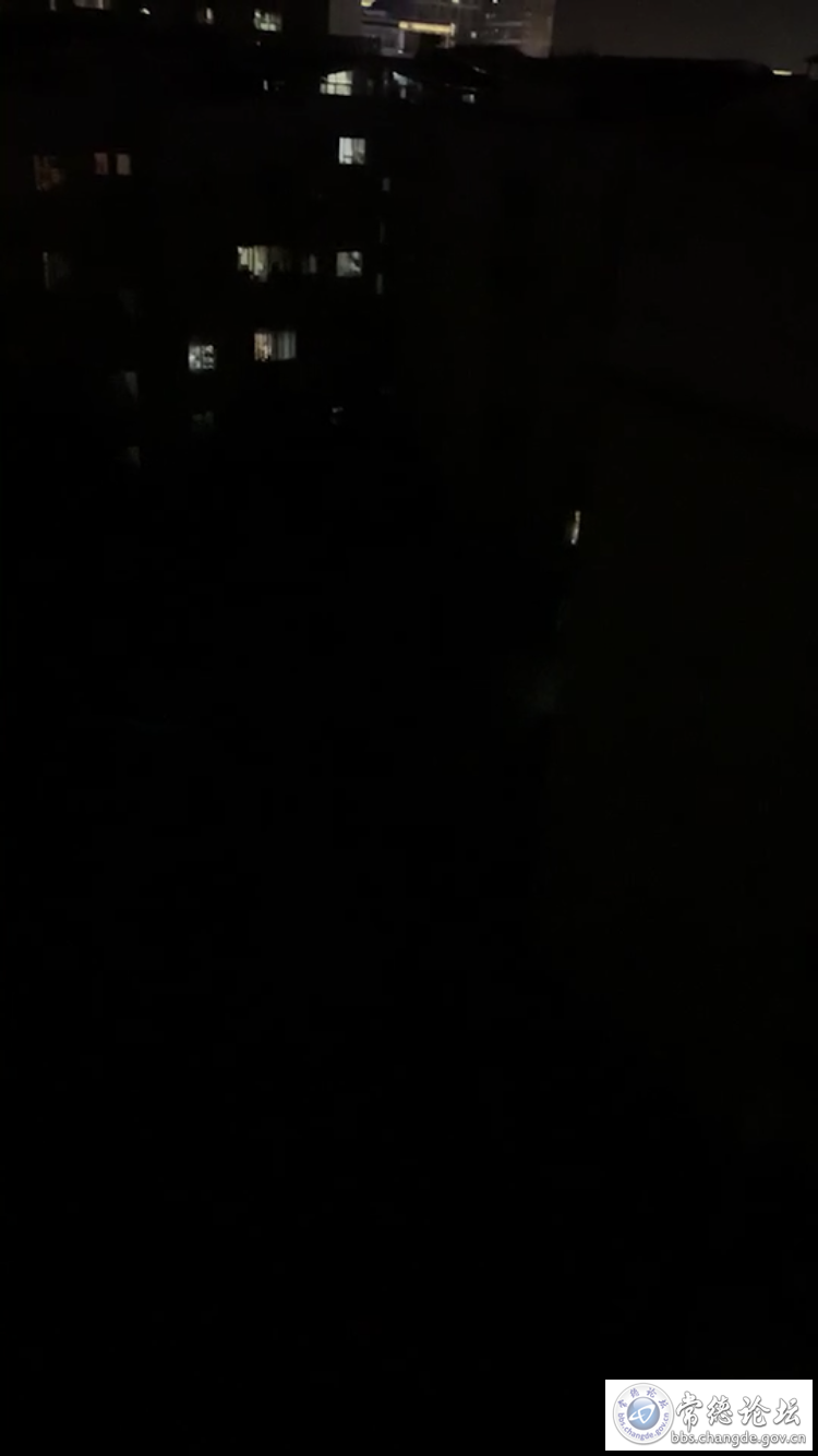 小区夜间不开路灯