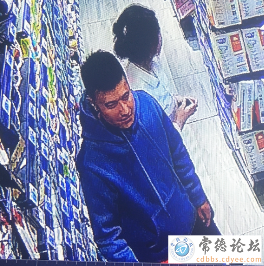 兰衣男子，后应当为其妻子