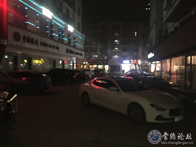 严重影响小区车辆出入