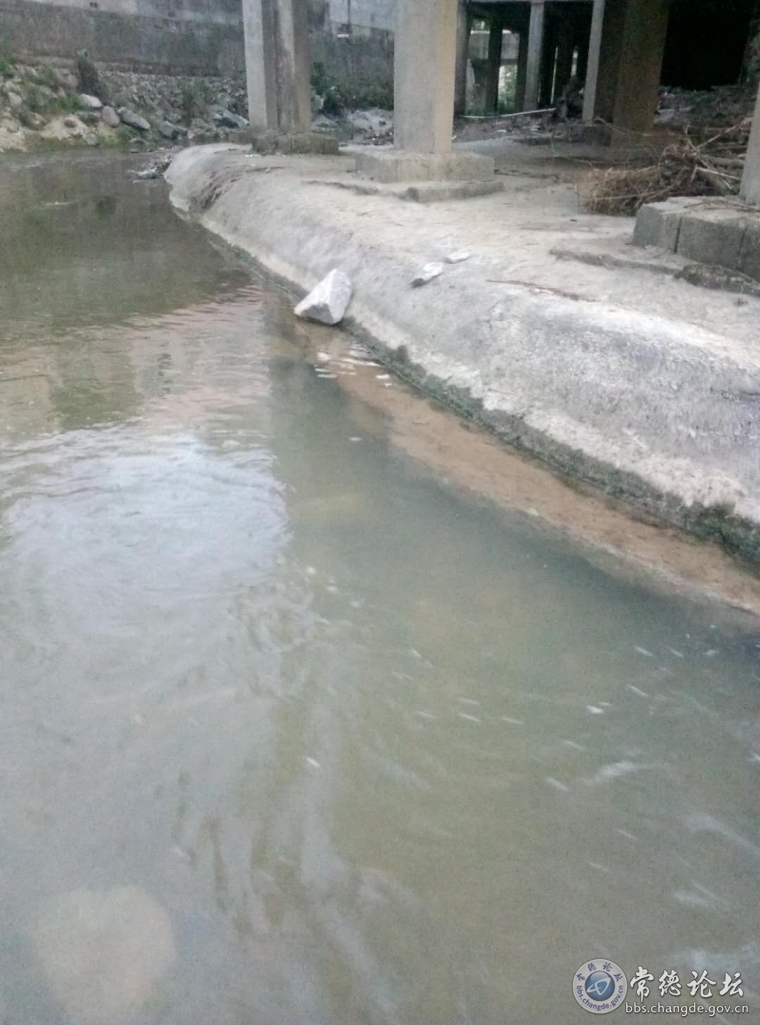 地基水泥面以下损坏照片