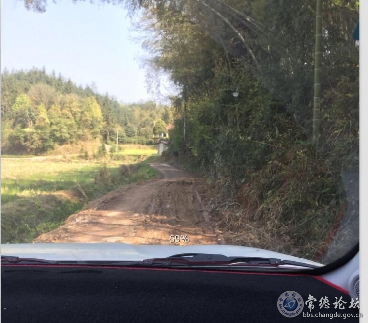 这大晴天都是稀泥巴路
