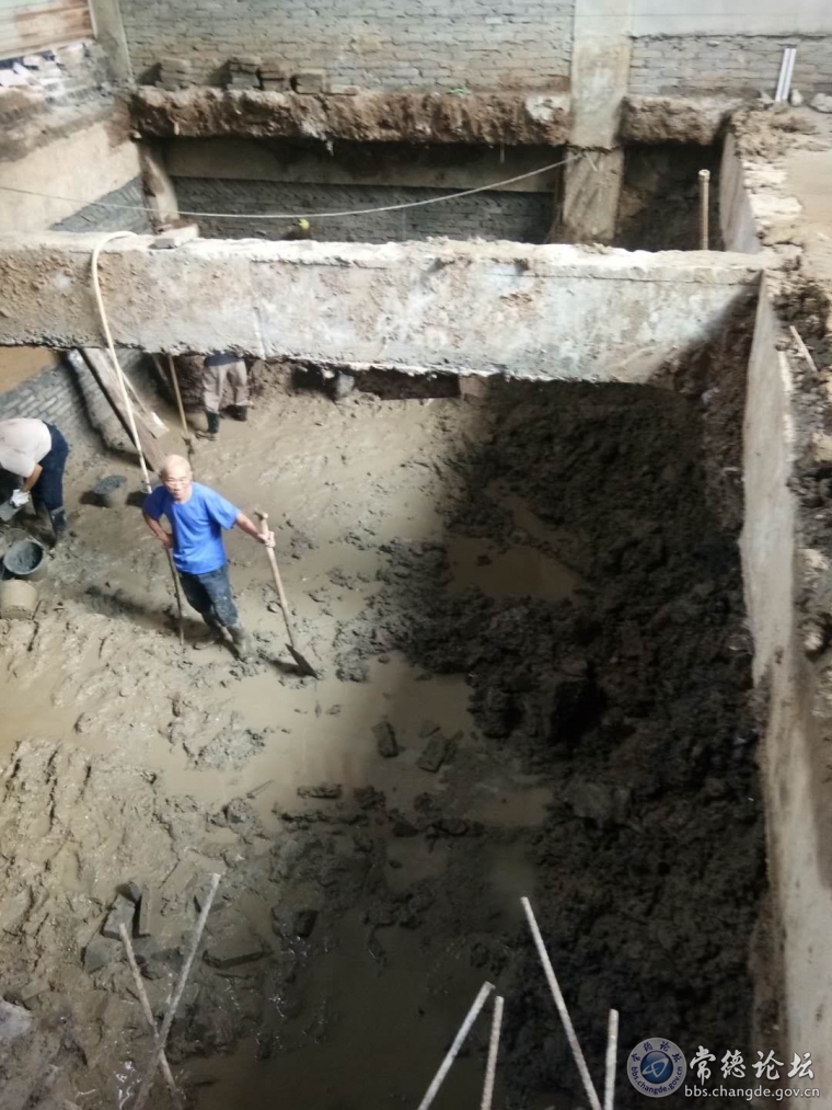门面里面挖地三米