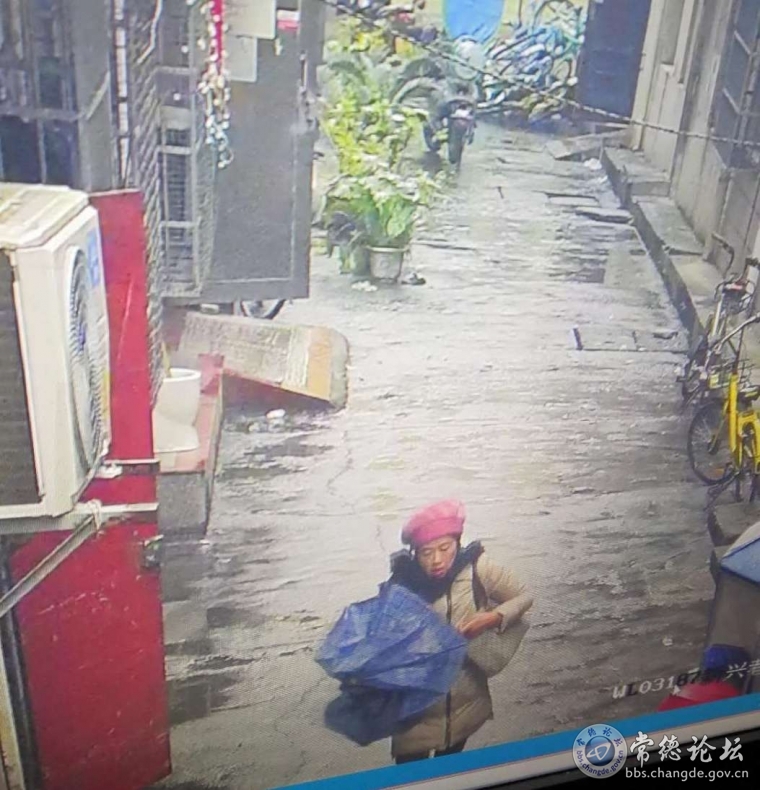 小偷监控照片
