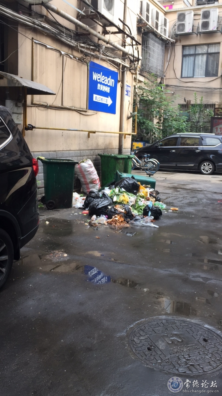 垃圾遍地 无人清理
