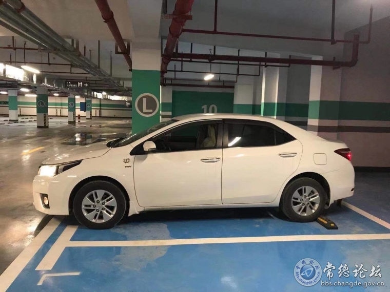小车车头探出来
