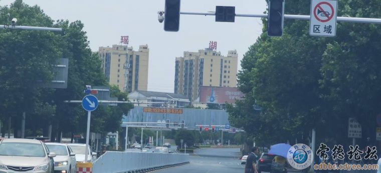 （楼顶“瑶湖二字）